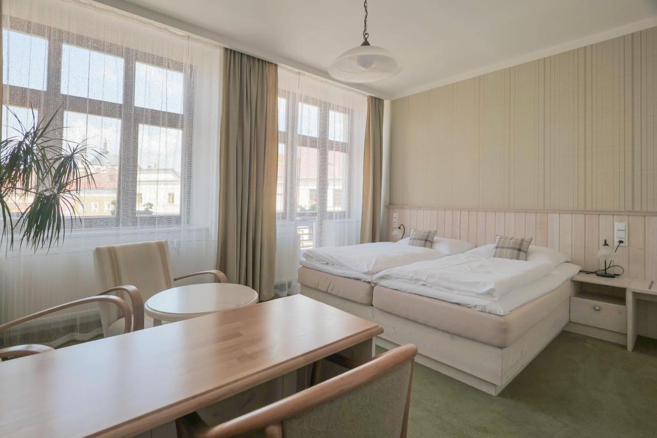 Hotel Zlata Hvezda リトミシュル エクステリア 写真