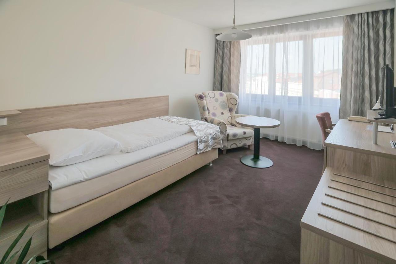Hotel Zlata Hvezda リトミシュル エクステリア 写真