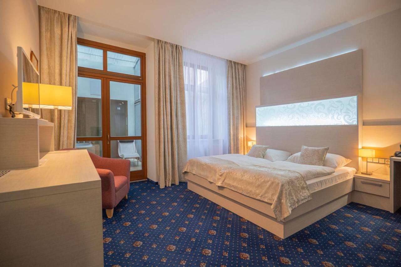 Hotel Zlata Hvezda リトミシュル エクステリア 写真