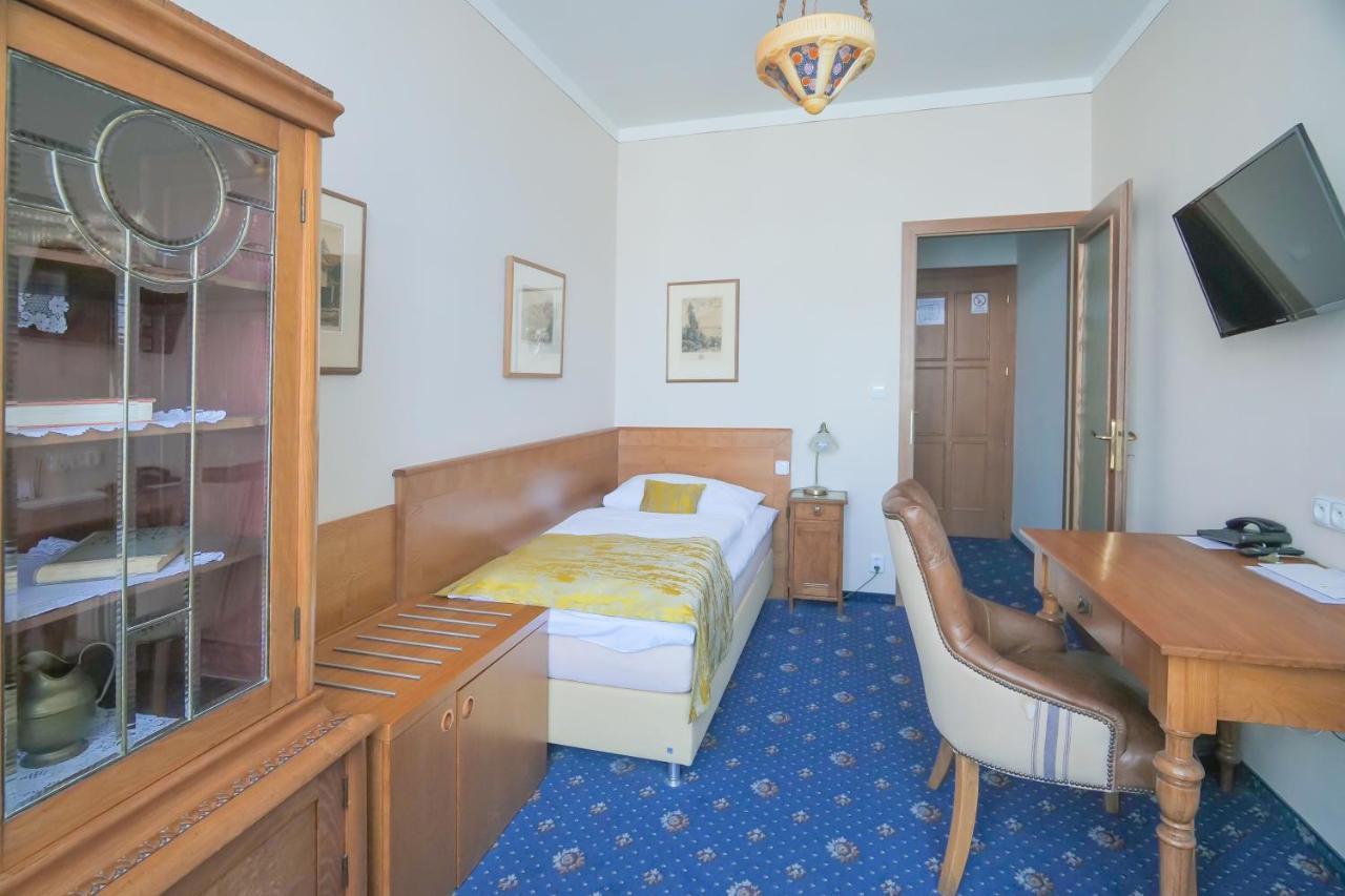 Hotel Zlata Hvezda リトミシュル エクステリア 写真