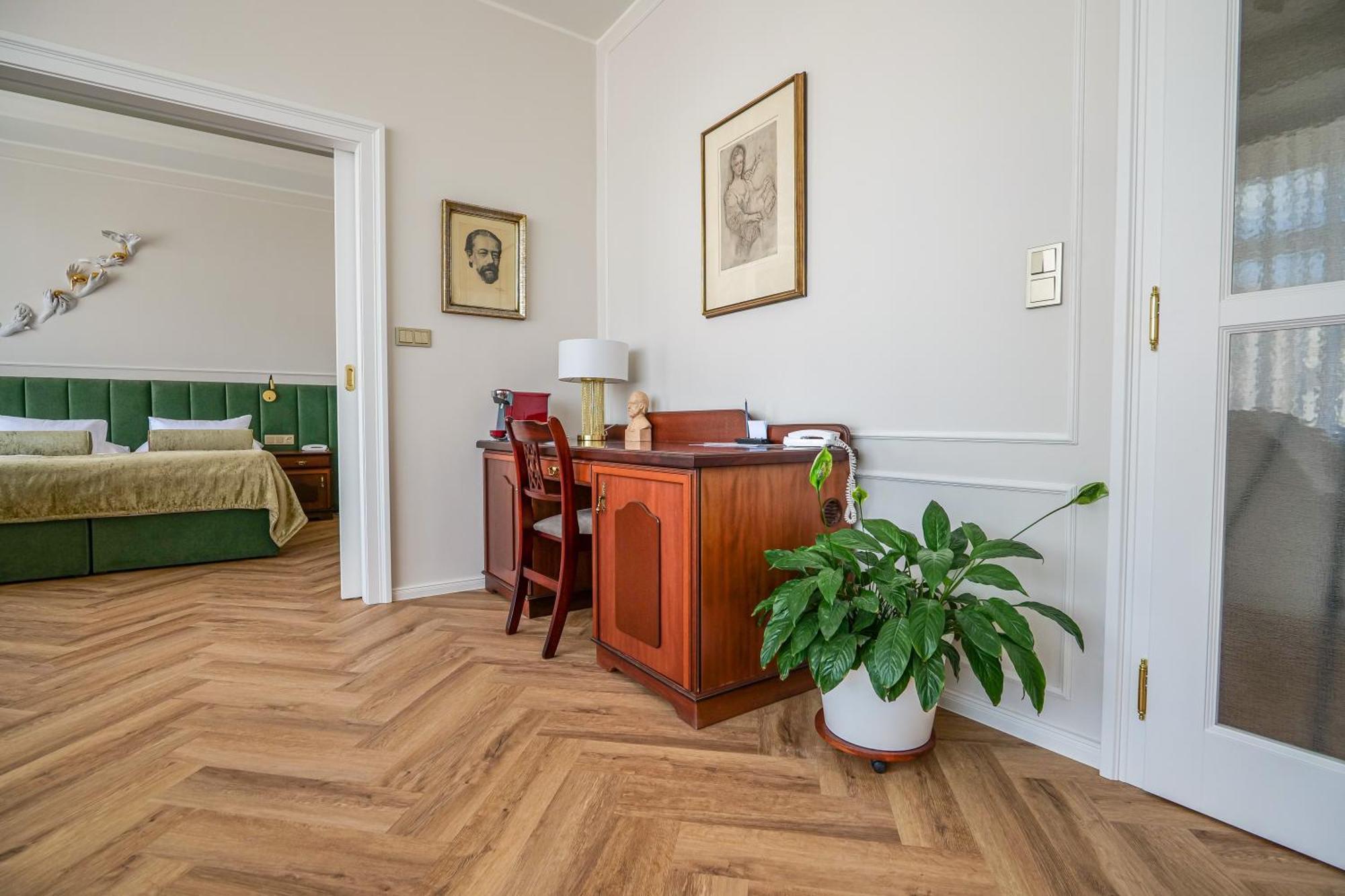Hotel Zlata Hvezda リトミシュル エクステリア 写真